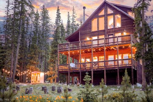 Whispering Pine Chalet - HotTub, Sauna, StargazingNet