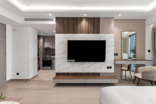 Luxury Studio at JW Marriott Dubai Marina - Views, Free Pool, Near Beach and Sea, Dubái