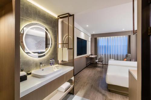 Superior Twin Room image 2