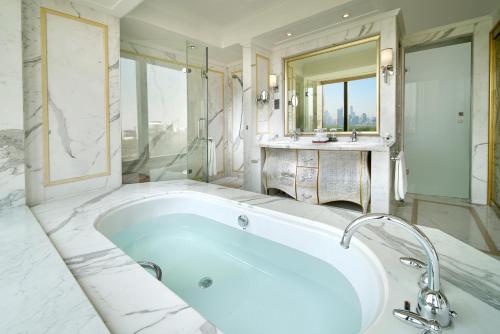 Bathroom, The Kunlun Beijing in Lufthansa Commercial Area