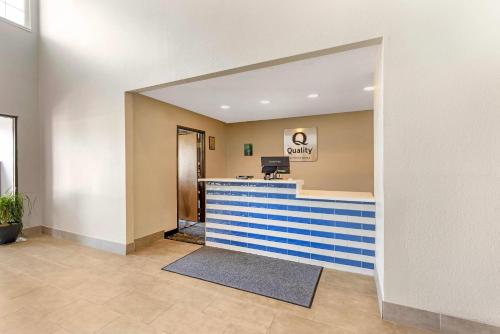 Quality Inn Chesterton - image 11