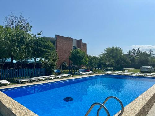 Napoli Nataxtari hotel,pool,bar,kamping in Natakhtari
