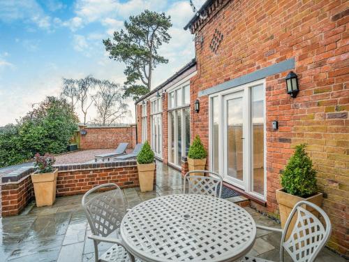 A szálláshely kívülről, Stable End in Whitchurch