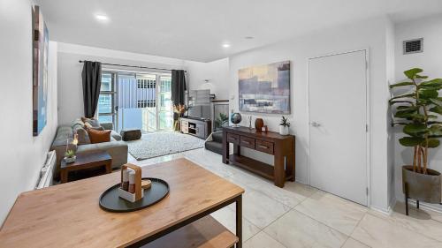 Parnell Escape l Enormous Loft Apartment l Shops, Auckland (photo 3)