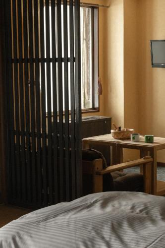 Superior Twin Room image 7