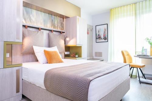 Double Room for individul Use (1 Person) room in Hotel Am Spichernplatz