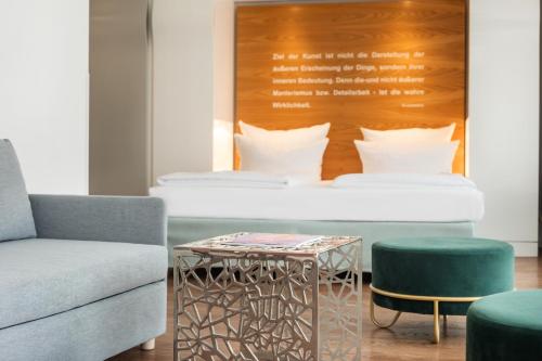Family & Friends Room image 9