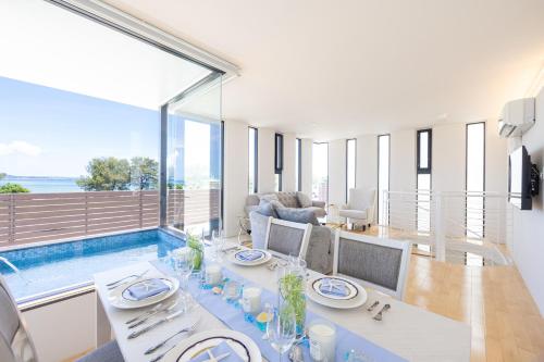 오키나와 본섬 白の楽園 Villa Blanc F 3성급 싱글룸 로비