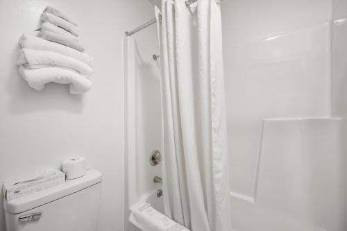 StayInn Grand Forks - 화장실