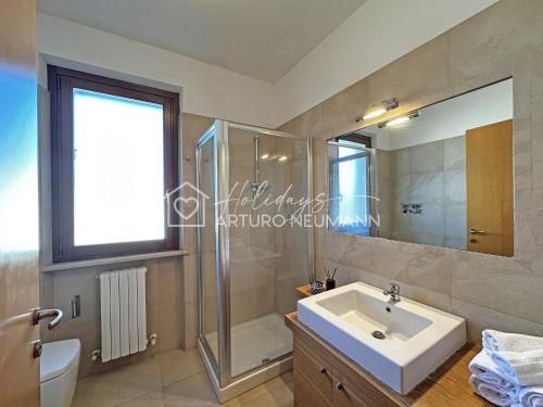 One-Bedroom Apartment image 6