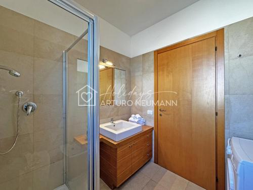 One-Bedroom Apartment image 5