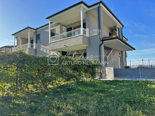 228 - Appartamento bilocale al primo piano con terrazzo vista mare- CLIMATIZZATO, SPIAGGIA INCLUSA