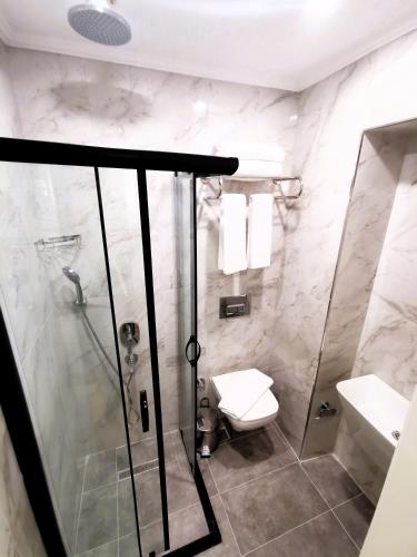 Luxx Garden Hotel - image 2