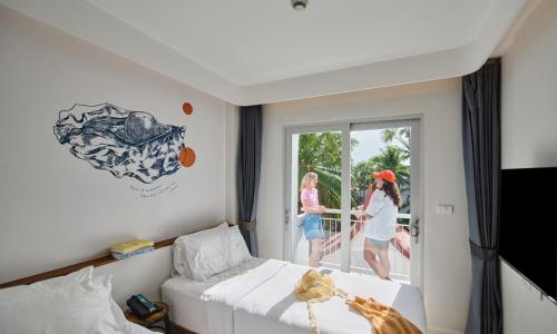 room detail thumbnail 1