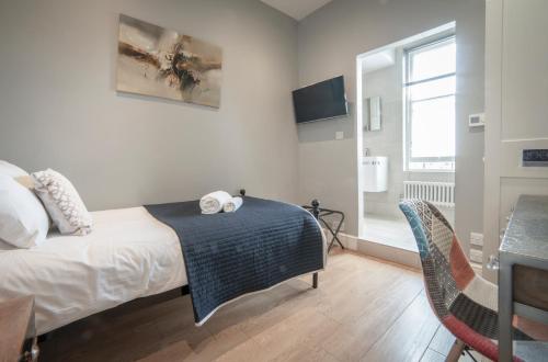 Single room, shower