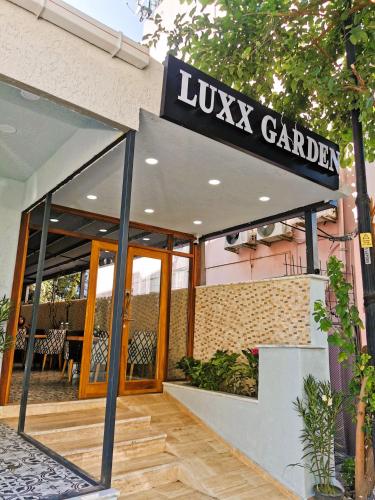 Luxx Garden Hotel - image 14