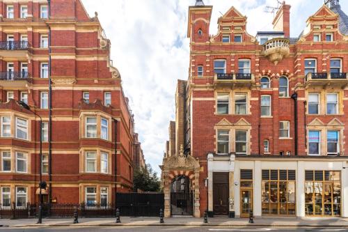 Kensington High Street Suites, London