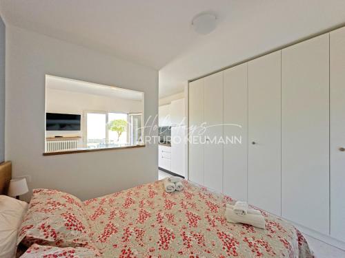 One-Bedroom Apartment image 10