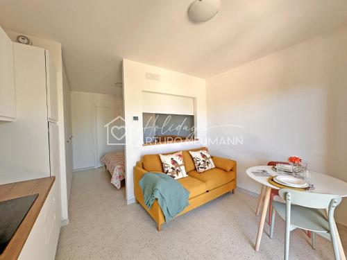 One-Bedroom Apartment image 8