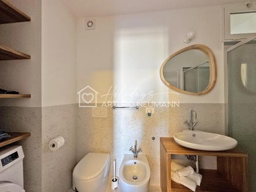 One-Bedroom Apartment image 6
