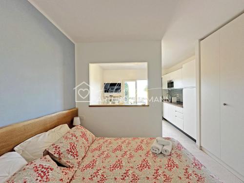 One-Bedroom Apartment image 5