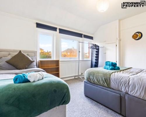 Large House FREE Parking Wood Fire 4 Beds 9 Guests