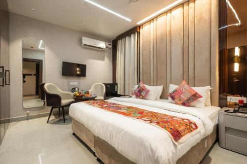 room detail thumbnail 1
