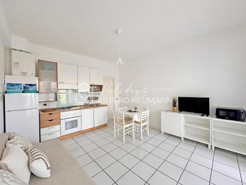 One-Bedroom Apartment image 6