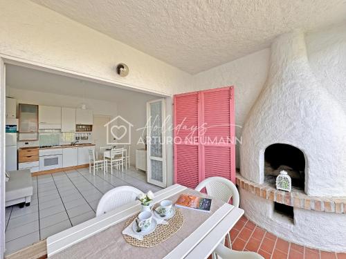 One-Bedroom Apartment image 4
