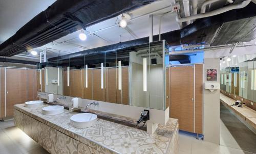 room detail thumbnail 2