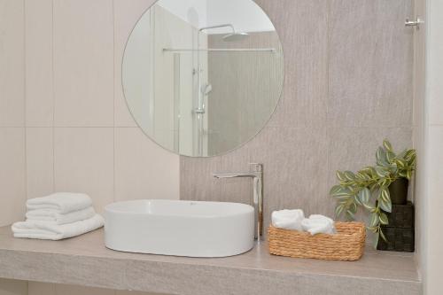 Double or Twin Room image 6