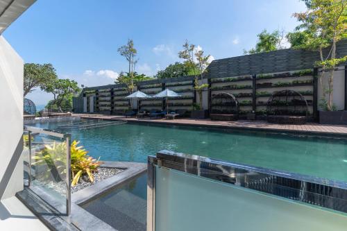 View, Golden Tulip Pattaya Beachfront Resort near Blue Siam