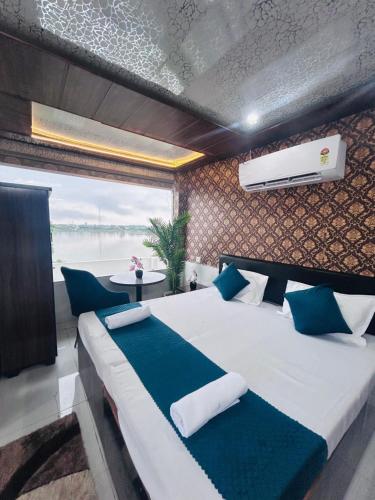 The Ghat House near Maharaja Banaras Vidya Mandir Museum