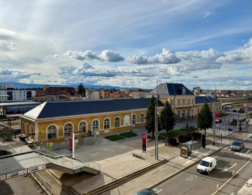 Face à la gare - Chambre 6 (Face a la gare - Chambre 6) in Roanne