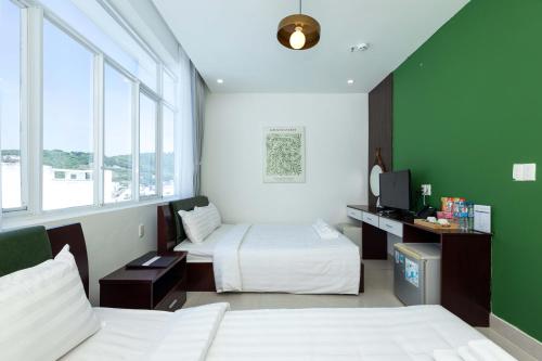 room detail thumbnail 1