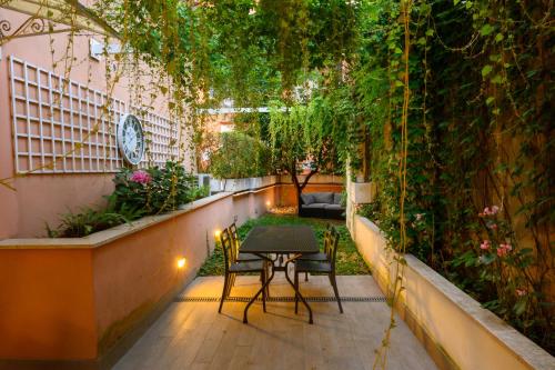 Vatican City Historic Center -Luxury Flat with Garden and Private Parking, Rom (Foto 10)