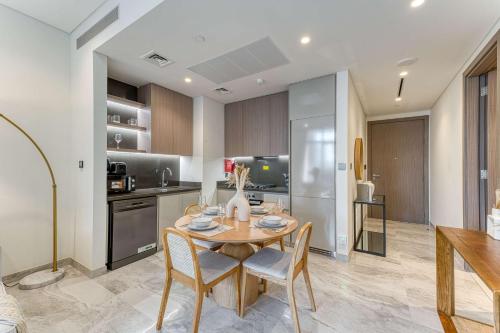 PVH - Lavish 1BR in Peninsula Five - image 4