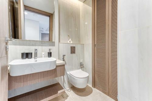 PVH - Lavish 1BR in Peninsula Five - image 5
