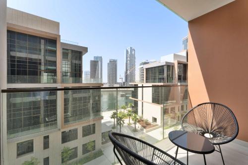 PVH - Lavish 1BR in Peninsula Five - main image