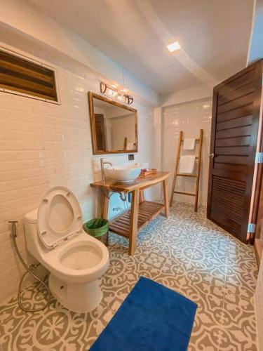 room detail thumbnail 2