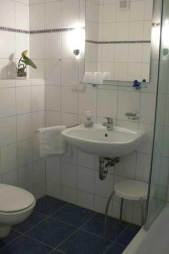 One-Bedroom Apartment image 7