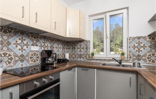 köök, Beautiful Home In Miholascica in Miholašćica