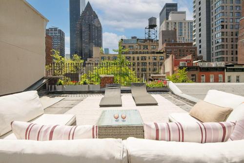 Private Beautiful Townhome w Zen Garden, New York (photo 5)