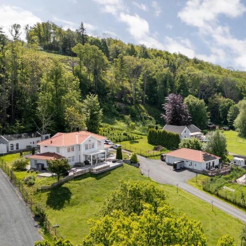 Hills Cottage Holiday Homes