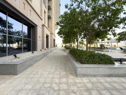 2BR Waterfront Apartment | King Beds + Ensuite |