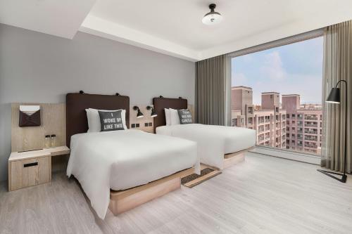 Superior guest room with two single beds room in Moxy Taichung