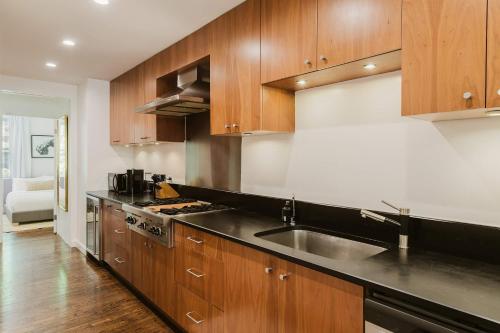 Designer Home in Diplomat District, New York (Foto 10)