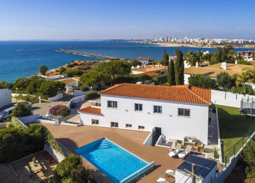 Casa Azenhaga - 100m from the beach - magnificent 3 bedroom villa sleeps 8 with amazing sea views - image 10