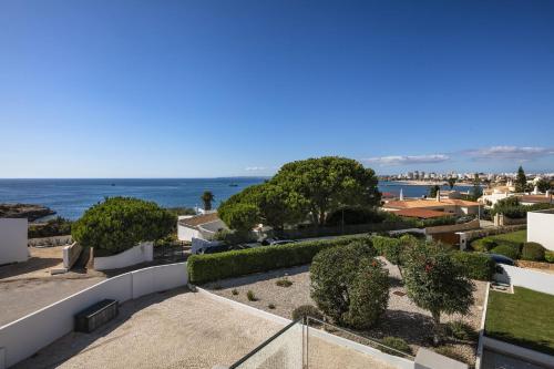 Casa Azenhaga - 100m from the beach - magnificent 3 bedroom villa sleeps 8 with amazing sea views - image 14