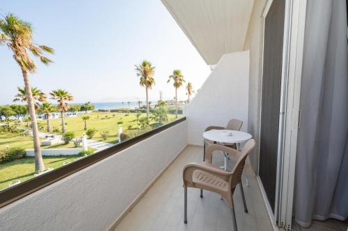 Standard Double or Twin Room with Sea View image 6